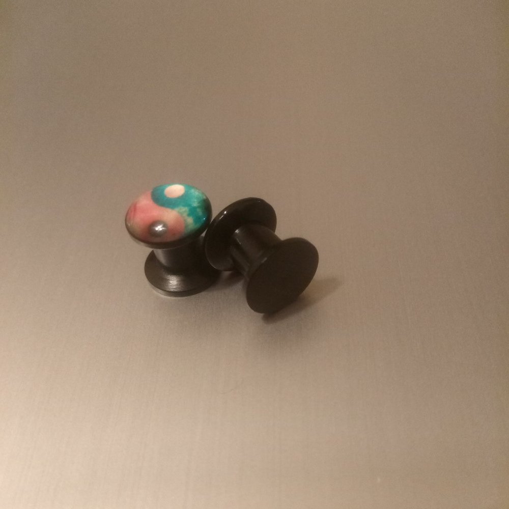 Spencer's Yin Yang 2G Plugs